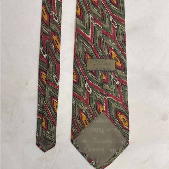 Vibrant Green and Red Ikat Pattern Tie - Picture 4 of 5
